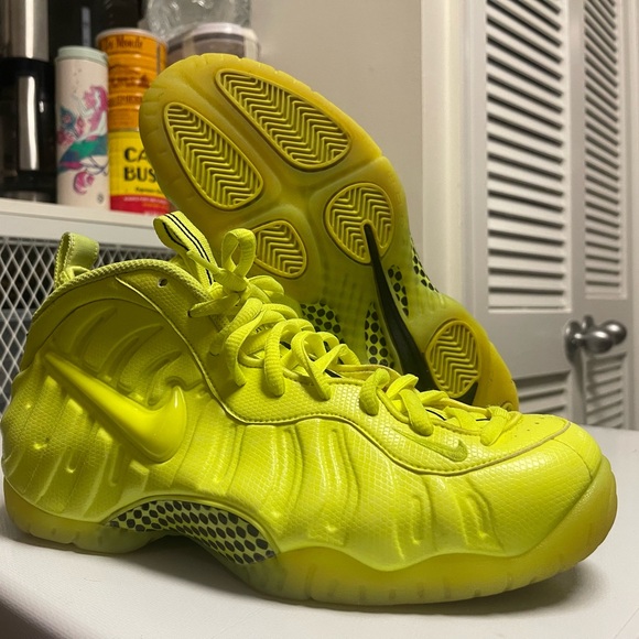 Nike Air Foamposite Pro Volt 2020 - Size 10.5🔥 - Picture 5 of 16